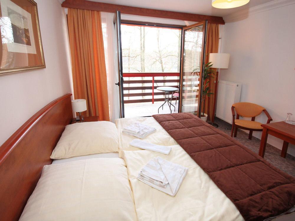 Jagdschloss Waldsee Hotel&Ferienpark Buitenkant foto
